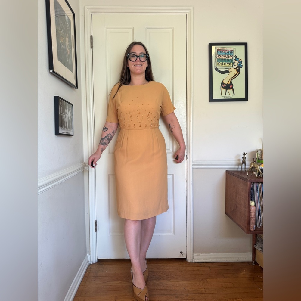 50s Vintage Peach Wiggle Dress w Rhinestone Detailing  Sz M